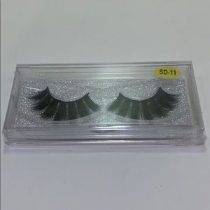 NEW!  Mink Eyelashes In Glitter Case!